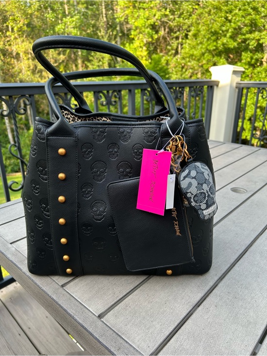 Betsey Johnson Handbags - Betsey Johnson XOSTUDDY Large Black Tote Handbag with Skull Embossing BNWT